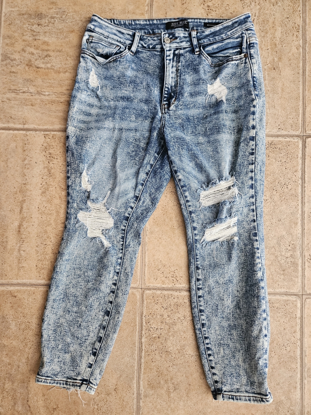 Judy Blue 14W Ripped Light Blue Women's Jeans Capris